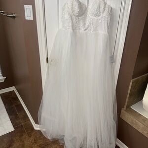 Lulu's Elegant White Strapless Gown